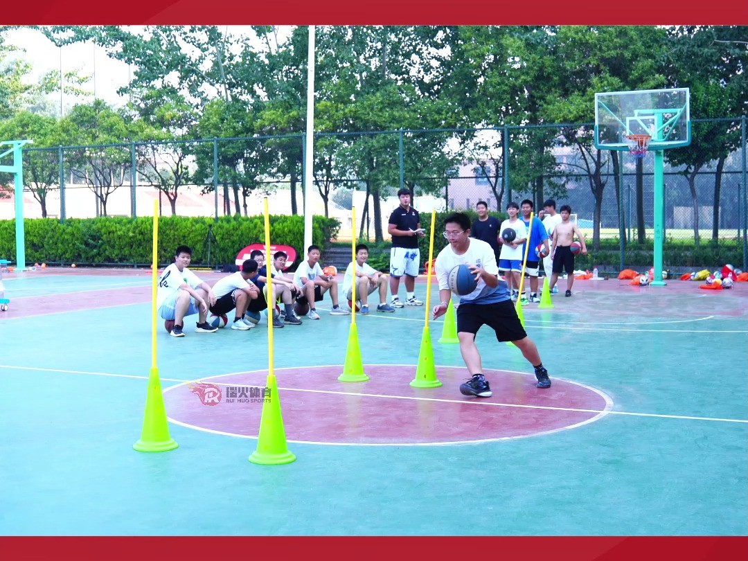 中学生篮球运球绕标志怎样训练